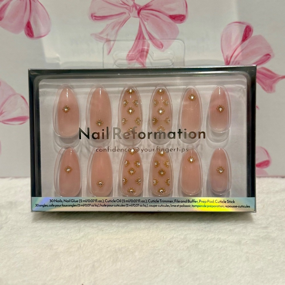 Nail Reformation Almond Press‎ On Nails with Gems & Pearls 30 Count Kit